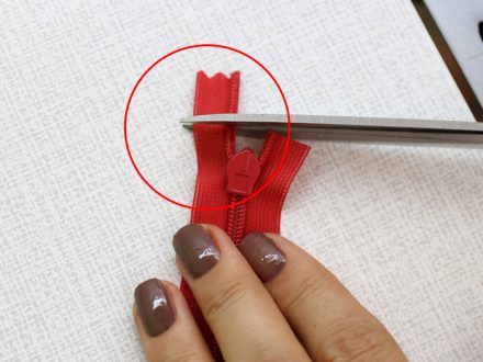 How to install an invisible zipper - trimming the tape of the zipper